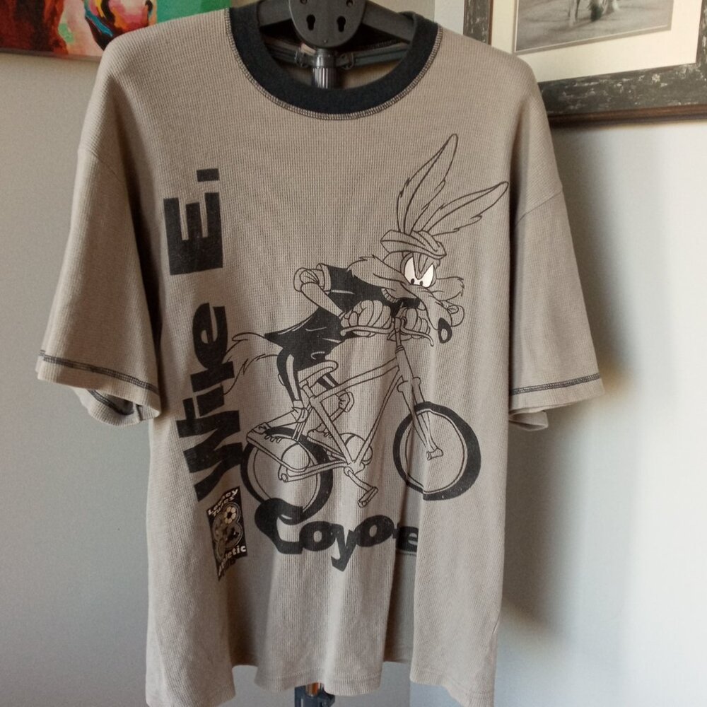 Vintage 90S Wile E. coyote grey/black ringer Tee Size Large
